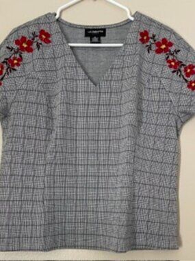 Liz Claiborne Plaid embroidered top
